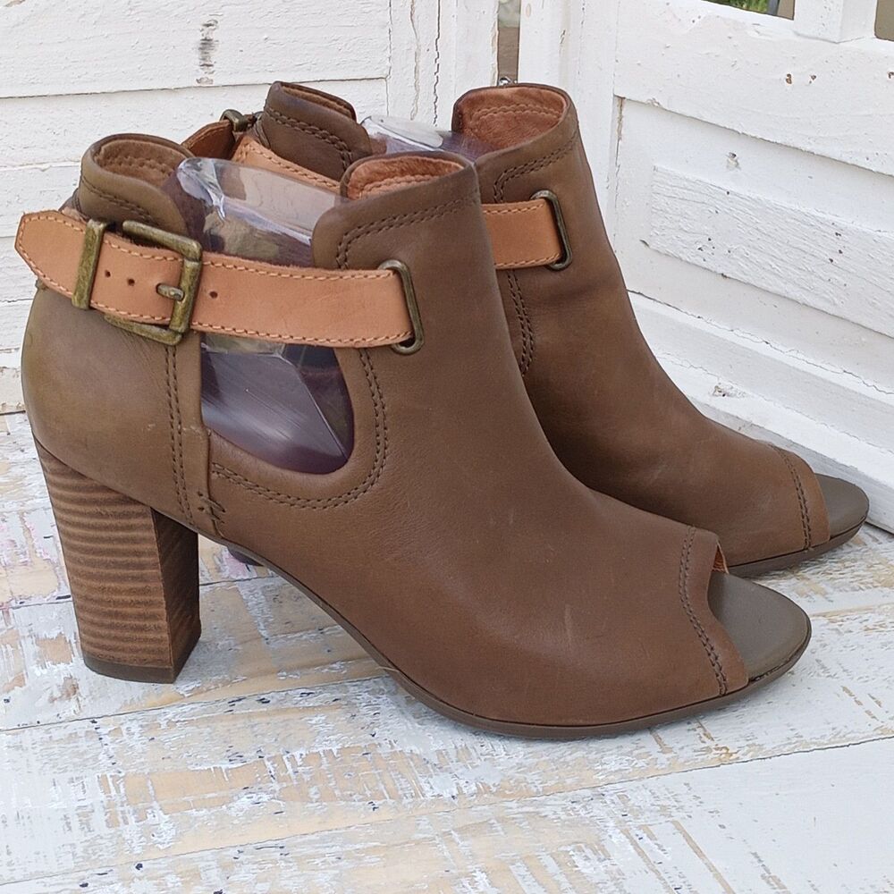 Clarks Ankle Bootie Women's 9.5 Peep Toe Brown Tan Leather 3" Stacked Block Heel